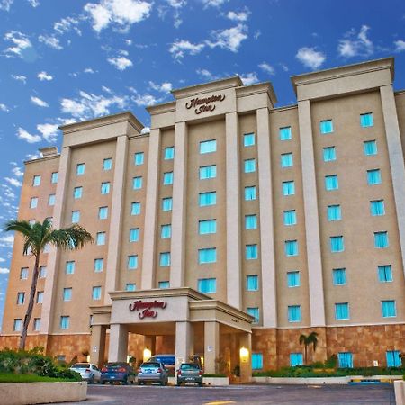 Hampton Inn Tampico Airport Екстер'єр фото