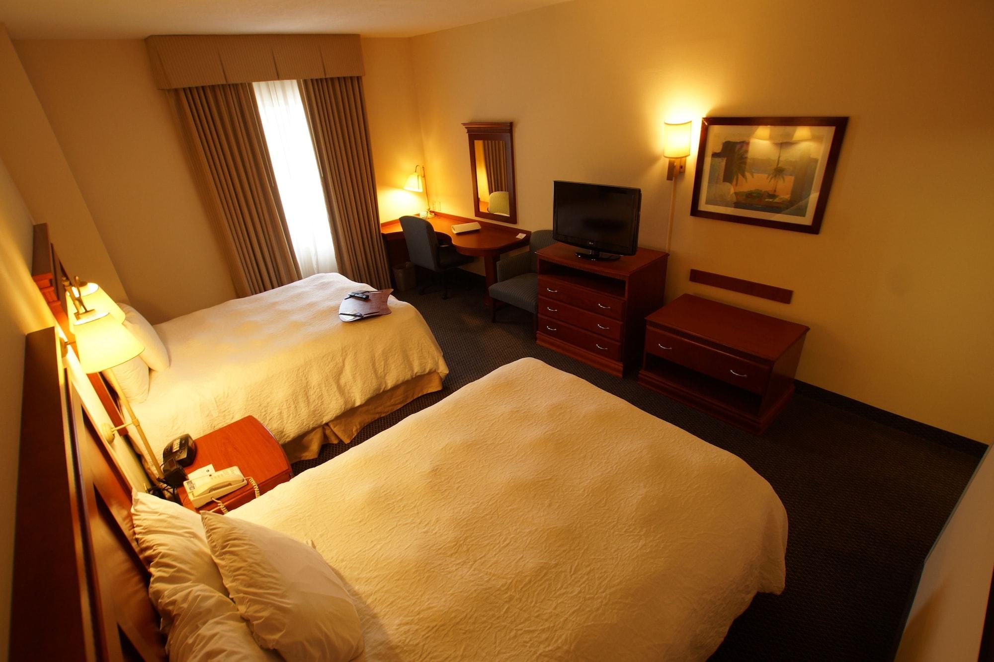 Hampton Inn Tampico Airport Екстер'єр фото