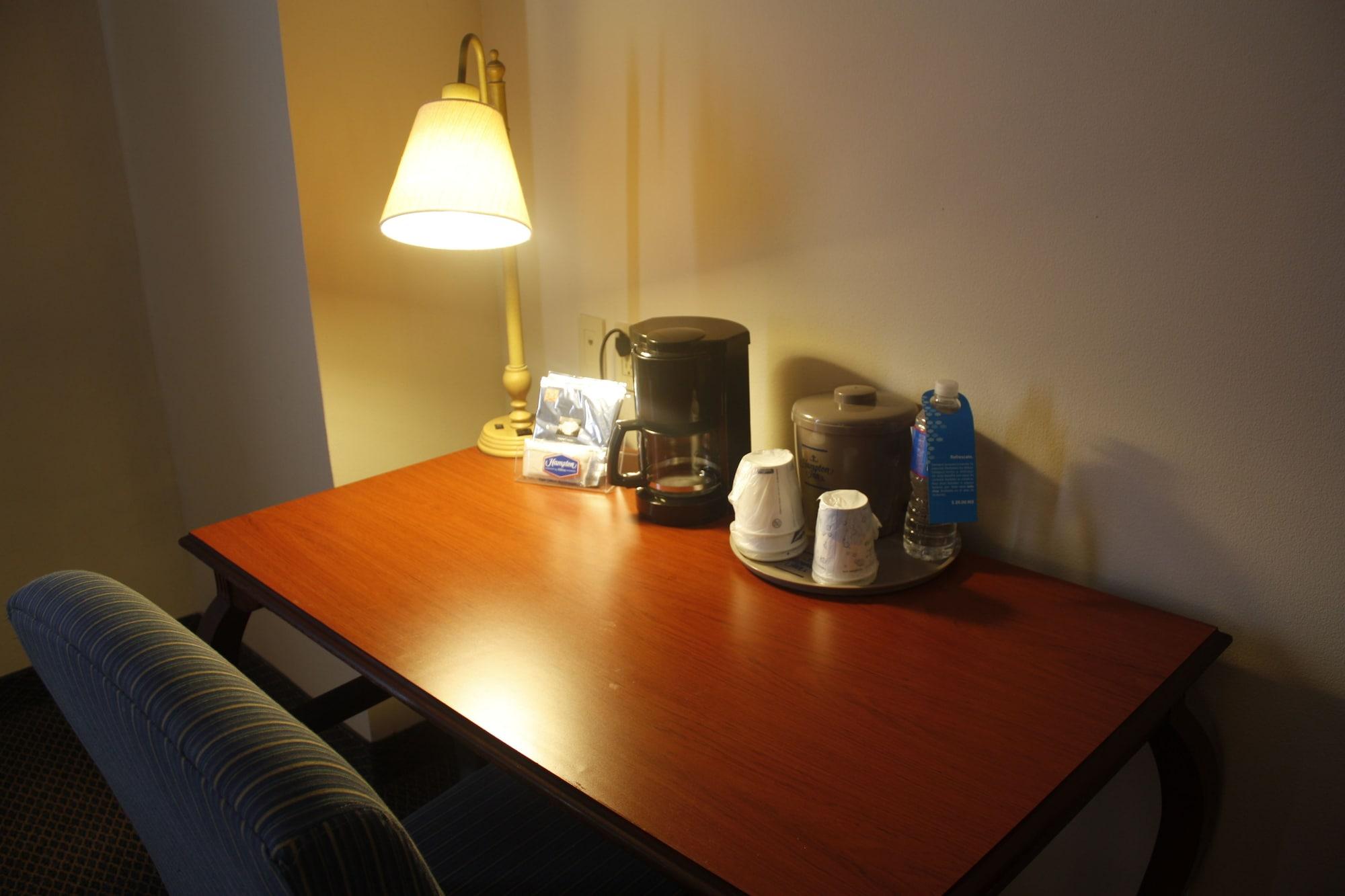 Hampton Inn Tampico Airport Екстер'єр фото