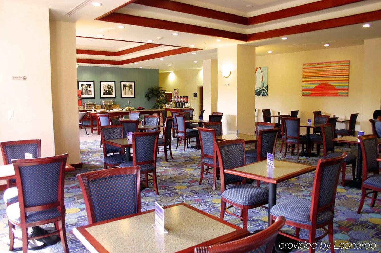 Hampton Inn Tampico Airport Ресторан фото