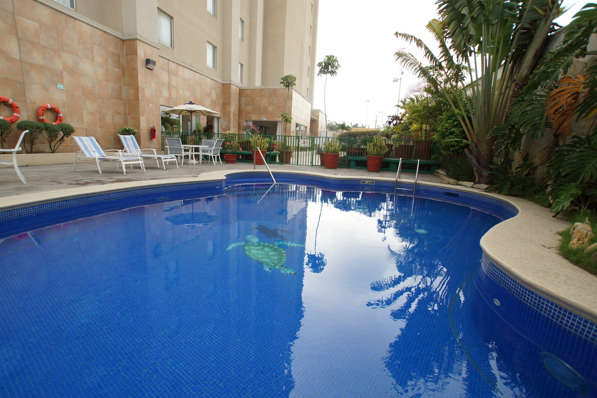 Hampton Inn Tampico Airport Екстер'єр фото